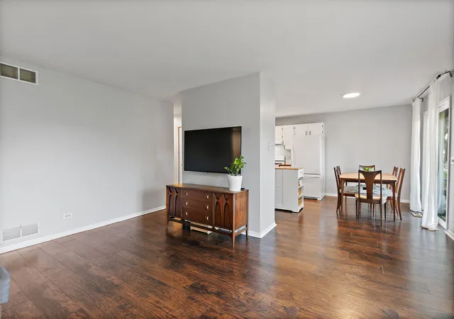 Listing Photo 5 - Condo for sale in building located at 2352 S St, Elgin, IL 60123 - Unit #D