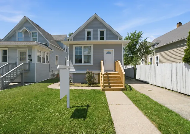 Photo 1 of Single family home for sale at 124 N 11th Avenue, Melrose Park, IL 60160 | MLS# 12759614 | Listing updated on 2026-09-23
