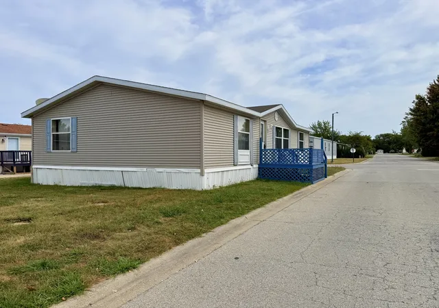 Photo 3 of Manufactured home for sale at 60 Saint Michaels Dr, Bourbonnais, IL 60914 | MLS# 12759616 | Listing updated on 2026-10-02