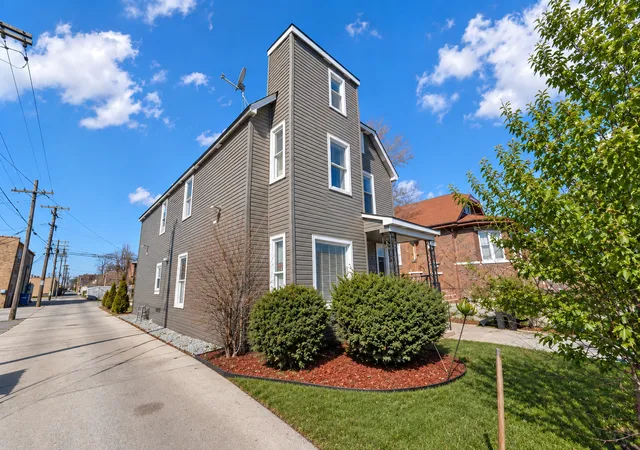 Photo 2 of Single family home for sale at 9436 S Spaulding Ave, Evergreen Park, IL 60805 | MLS# 12759623 | Listing updated on 2026-09-20
