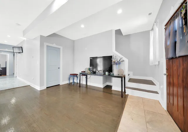 Photo 3 of Single family home for sale at 9436 S Spaulding Ave, Evergreen Park, IL 60805 | MLS# 12759623 | Listing updated on 2026-09-15