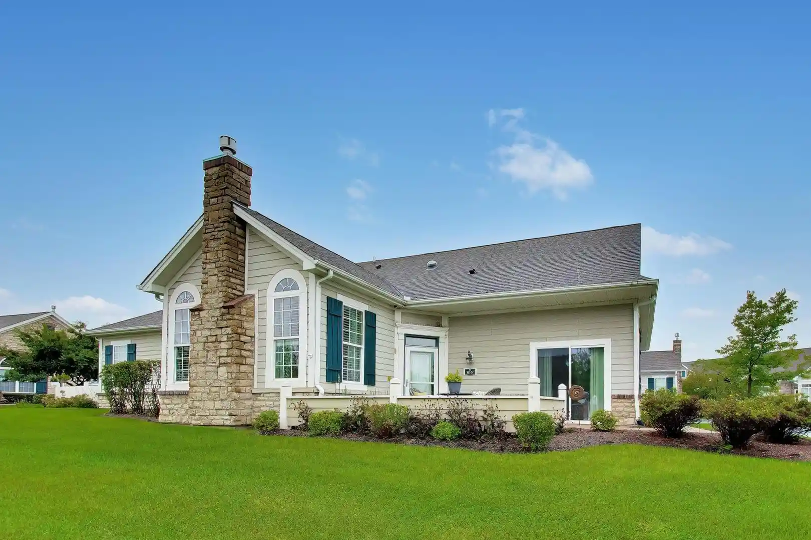 Listing Photo 1 - Condo for sale in 610 Schumann St located at 610 Schumann St, Woodstock, IL 60098 - Unit #28b
