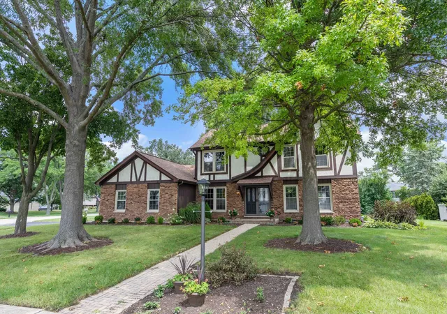 Photo 3 of Single family home for sale at 1902 Gigi Ln, Darien, IL 60561 | MLS# 12759633 | Listing updated on 2026-09-26