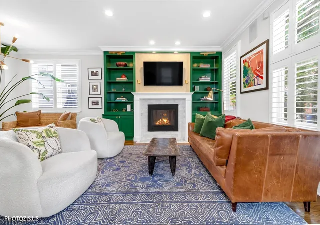 Photo 2 of Single family home for sale at 2907 N Wolcott Ave #B, Chicago, IL 60657 | MLS# 12759637 | Listing updated on 2026-09-22