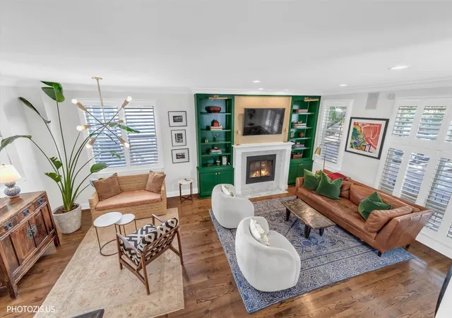 Photo 3 of Single family home for sale at 2907 N Wolcott Ave #B, Chicago, IL 60657 | MLS# 12759637 | Listing updated on 2026-09-22