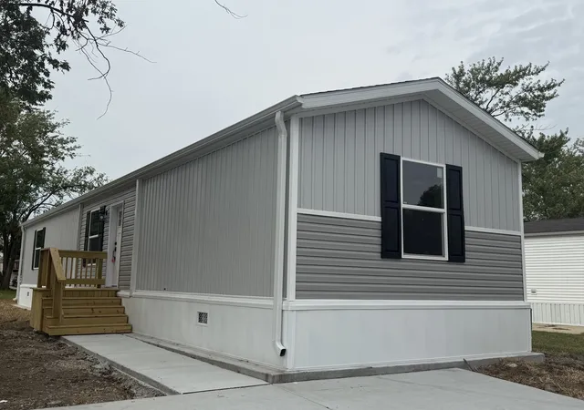 Manufactured home for sale at 13 Hearthside Rd, Matteson, IL 60443 | MLS# 12759641