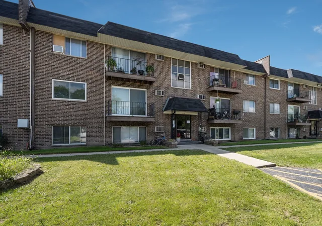 Photo 1 of Condo for sale at 215 S Hale St #9B, Addison, IL 60101 | MLS# 12759644 | Listing updated on 2026-09-20