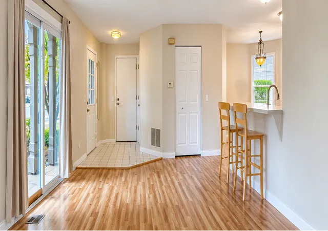 Photo 2 of Townhouse for sale at 199 Old Oak Ct W, Buffalo Grove, IL 60089 | MLS# 12759646 | Listing updated on 2026-09-20