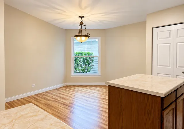 Photo 4 of Townhouse for sale at 199 Old Oak Ct W, Buffalo Grove, IL 60089 | MLS# 12759646 | Listing updated on 2026-10-11