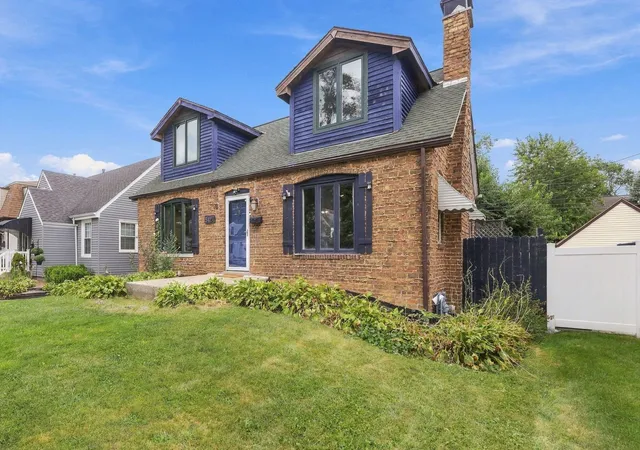 Photo 1 of Single family home for sale at 9427 S Saint Louis Ave, Evergreen Park, IL 60805 | MLS# 12759649 | Listing updated on 2026-09-27