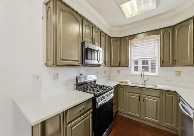 Photo 3 of Single family home for sale at 9427 S Saint Louis Ave, Evergreen Park, IL 60805 | MLS# 12759649 | Listing updated on 2026-09-27