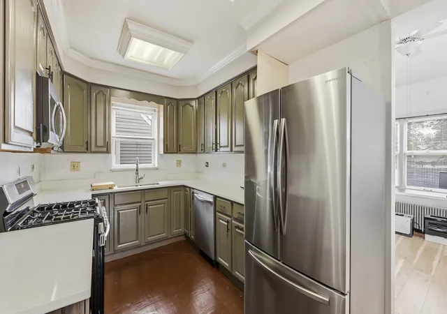 Photo 4 of Single family home for sale at 9427 S Saint Louis Ave, Evergreen Park, IL 60805 | MLS# 12759649 | Listing updated on 2026-09-27