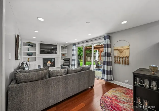 Photo 4 of Single family home for sale at 2012 N Kennicott Dr, Arlington Heights, IL 60004 | MLS# 12759652 | Listing updated on 2026-10-07