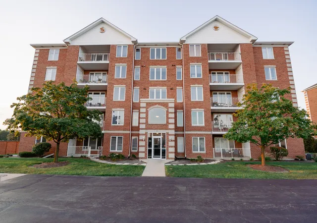 Condo for sale at 5550 115th Street #101, Oak Lawn, IL 60453 | MLS# 12759671
