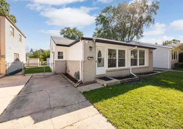 Photo 1 of Multi family home for sale at 441 N 4th Avenue #B, Des Plaines, IL 60016 | MLS# 12759683 | Listing updated on 2026-10-07