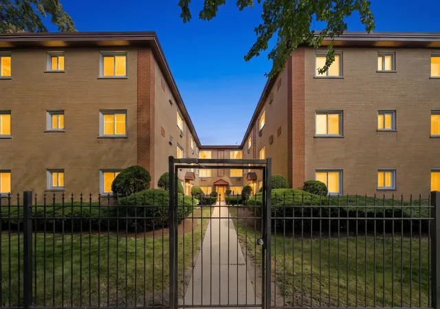 Photo 2 of Condo for sale at 1626 W Greenleaf Ave #1E, Chicago, IL 60626 | MLS# 12759690 | Listing updated on 2026-09-22