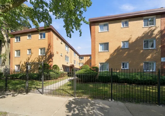 Photo 3 of Condo for sale at 1626 W Greenleaf Ave #1E, Chicago, IL 60626 | MLS# 12759690 | Listing updated on 2026-09-22