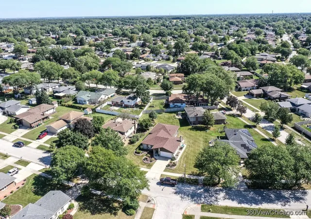 Photo 2 of Single family home for sale at 15329 Sunset Ridge Dr, Orland Park, IL 60462 | MLS# 12759692 | Listing updated on 2026-09-22