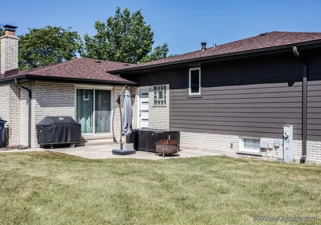 Photo 4 of Single family home for sale at 15329 Sunset Ridge Dr, Orland Park, IL 60462 | MLS# 12759692 | Listing updated on 2026-09-22