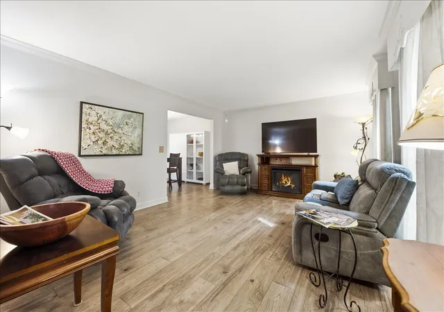 Photo 3 of Single family home for sale at 626 Highbury Ln, Geneva, IL 60134 | MLS# 12759709 | Listing updated on 2026-09-21