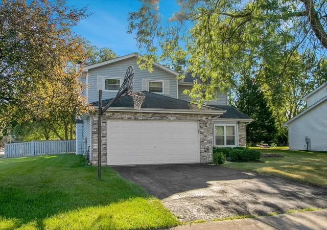 Photo 3 of Single family home for sale at 1650 Kautz Rd, Aurora, IL 60504 | MLS# 12759716 | Listing updated on 2026-09-22