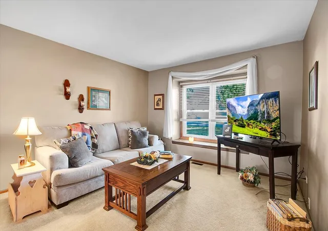 Photo 4 of Single family home for sale at 1650 Kautz Rd, Aurora, IL 60504 | MLS# 12759716 | Listing updated on 2026-09-22