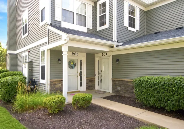 Photo 2 of Townhouse for sale at 903 Genesee Dr, Naperville, IL 60563 | MLS# 12759719 | Listing updated on 2026-09-21