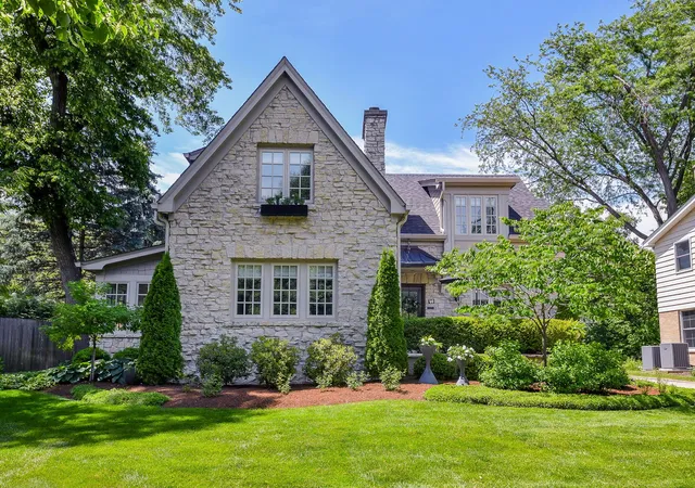 Photo 2 of Single family home for sale at 40 S Lincoln Ave, Geneva, IL 60134 | MLS# 12759726 | Listing updated on 2026-09-21