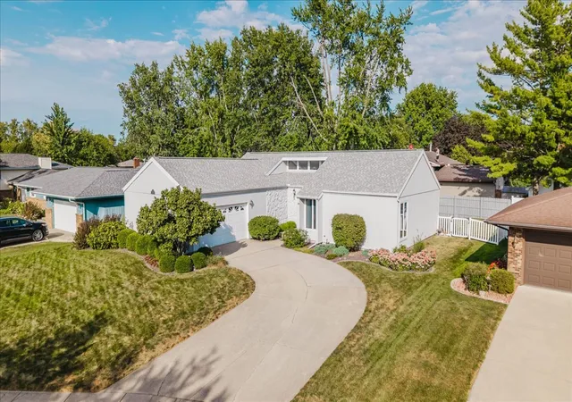 Photo 1 of Single family home for sale at 20 Independence Sq, Bloomington, IL 61704 | MLS# 12759736 | Listing updated on 2026-10-05