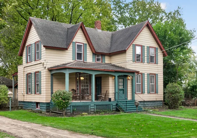 Photo 2 of Single family home for sale at 426 S Walnut St, Sycamore, IL 60178 | MLS# 12759746 | Listing updated on 2026-10-20