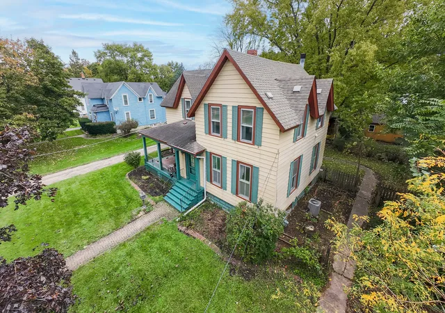 Photo 3 of Single family home for sale at 426 S Walnut St, Sycamore, IL 60178 | MLS# 12759746 | Listing updated on 2026-10-20