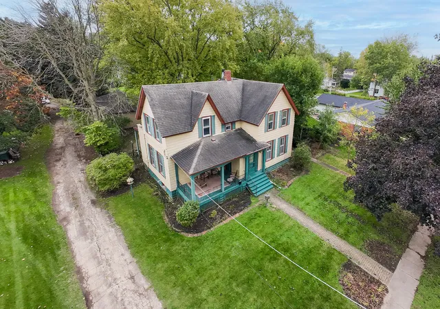Photo 3 of Single family home for sale at 426 S Walnut St, Sycamore, IL 60178 | MLS# 12759746 | Listing updated on 2026-10-20