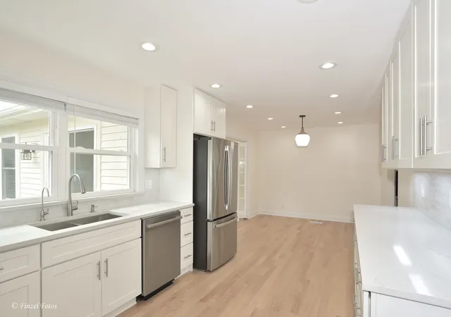 Photo 4 of Single family home for sale at 1713 Oak St, St. Charles, IL 60174 | MLS# 12759760 | Listing updated on 2026-09-21