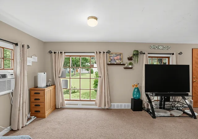 Photo 3 of Single family home for sale at 58 Woodbine Dr, Crystal Lake, IL 60014 | MLS# 12759764 | Listing updated on 2026-10-07