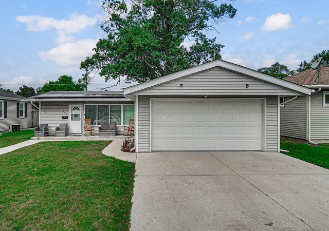 Photo 1 of Single family home for sale at 809 Westshire Dr, Joliet, IL 60435 | MLS# 12759769 | Listing updated on 2026-09-30