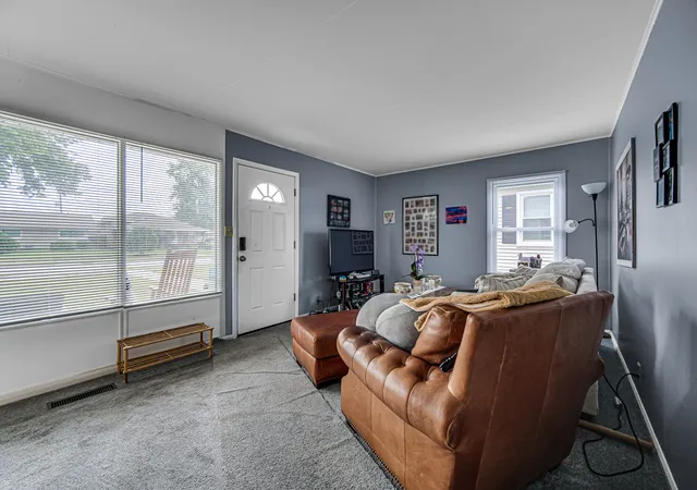 Photo 3 of Single family home for sale at 809 Westshire Dr, Joliet, IL 60435 | MLS# 12759769 | Listing updated on 2026-09-30