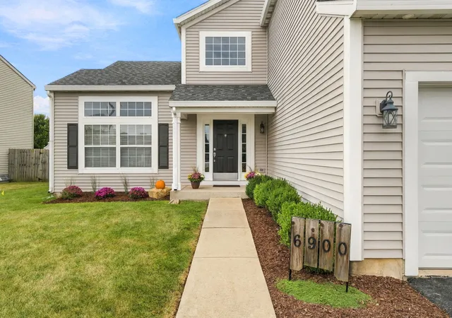 Photo 3 of Single family home for sale at 6900 Twin Fls Dr, Plainfield, IL 60586 | MLS# 12759773 | Listing updated on 2026-09-24