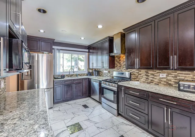 Photo 4 of House for sale at 9105 Hollyberry Ave, Des Plaines, IL 60016 | MLS# 12759777 | Listing updated on 2026-09-23