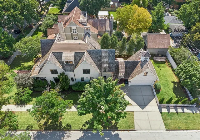 Photo 2 of Mansion for sale at 504 S Lincoln St, Hinsdale, IL 60521 | MLS# 12759790 | Listing updated on 2026-09-23