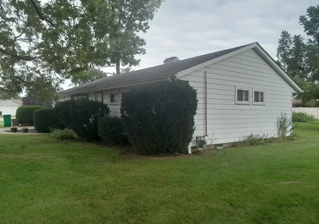 Photo 2 of Single family home for sale at 716 Westwood Dr, Ottawa, IL 61350 | MLS# 12759794 | Listing updated on 2026-09-30