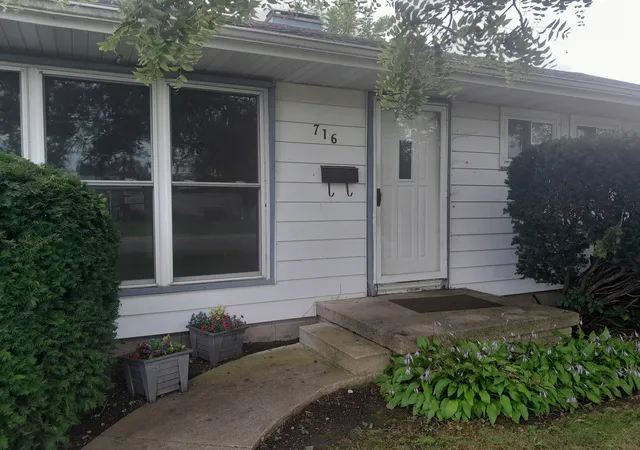 Photo 3 of Single family home for sale at 716 Westwood Dr, Ottawa, IL 61350 | MLS# 12759794 | Listing updated on 2026-09-30