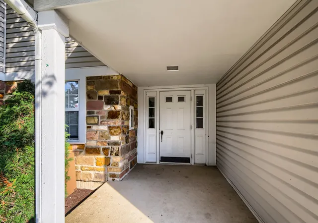 Photo 2 of Townhouse for sale at 75 Larch Ct #Z1, Schaumburg, IL 60193 | MLS# 12759797 | Listing updated on 2026-09-23