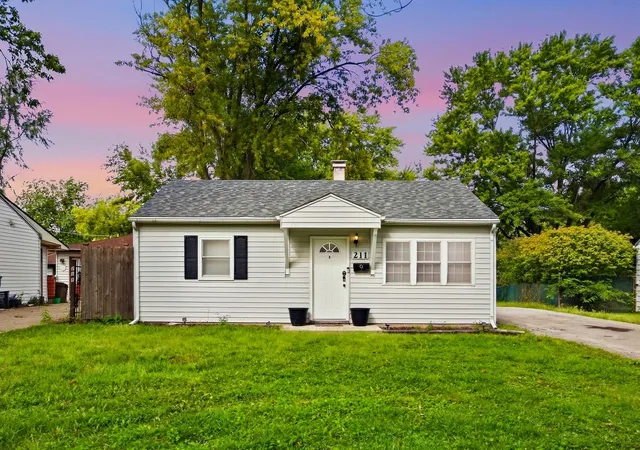 Photo 1 of Single family home for sale at 211 S Hammes Ave, Joliet, IL 60436 | MLS# 12759803 | Listing updated on 2026-09-21