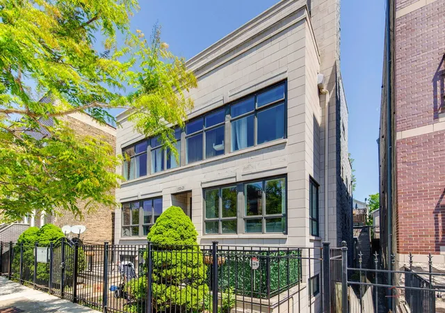 Photo 2 of Condo for sale at 1321 N Bosworth Ave #1S, Chicago, IL 60622 | MLS# 12759808 | Listing updated on 2026-10-08