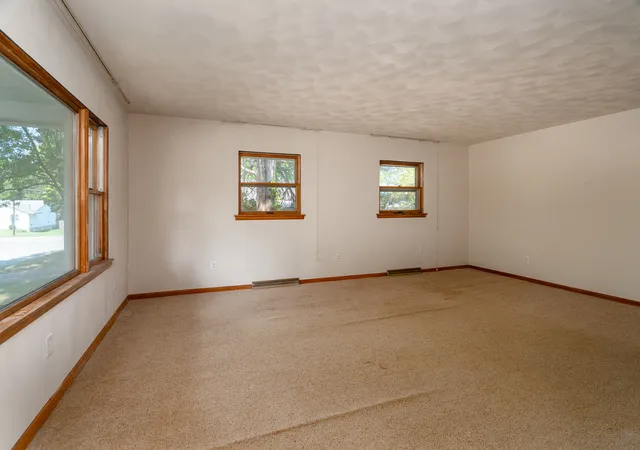 Photo 3 of Single family home for sale at 701 S Benwood Dr, Carbondale, IL 62901 | MLS# 12759811 | Listing updated on 2026-09-22
