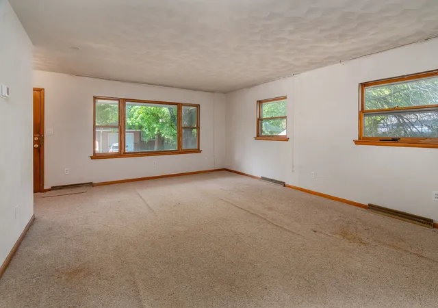 Photo 3 of Single family home for sale at 701 S Benwood Dr, Carbondale, IL 62901 | MLS# 12759811 | Listing updated on 2026-09-22