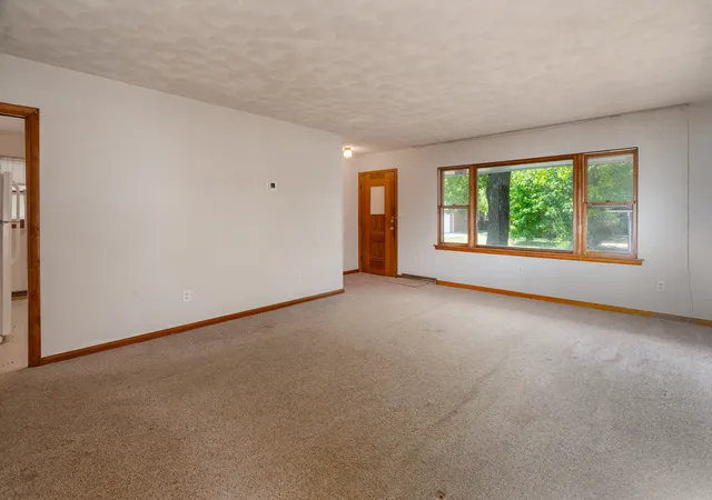 Photo 4 of Single family home for sale at 701 S Benwood Dr, Carbondale, IL 62901 | MLS# 12759811 | Listing updated on 2026-09-22