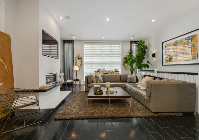 Photo 3 of Single family home for sale at 707 W Gordon Ter, Chicago, IL 60613 | MLS# 12759815 | Listing updated on 2026-09-21