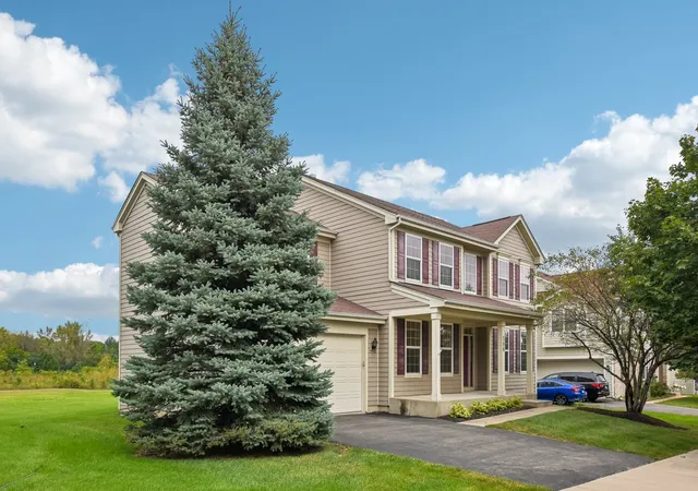 Photo 1 of Single family home for sale at 586 Wexford Dr, Elgin, IL 60124 | MLS# 12759816 | Listing updated on 2026-09-24