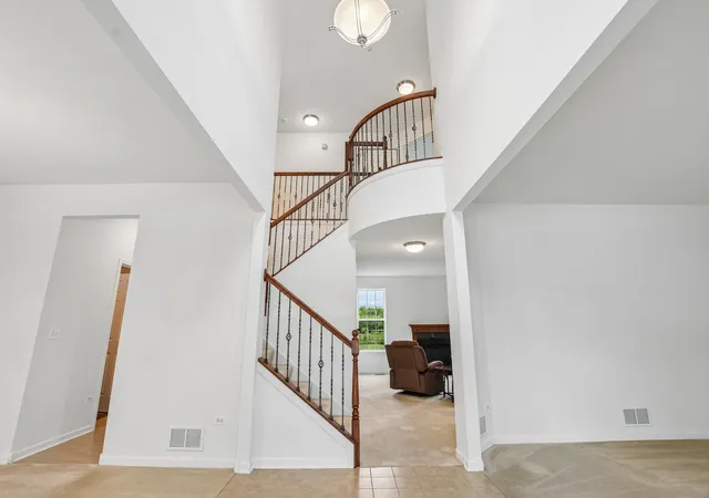 Photo 3 of Single family home for sale at 586 Wexford Dr, Elgin, IL 60124 | MLS# 12759816 | Listing updated on 2026-09-24